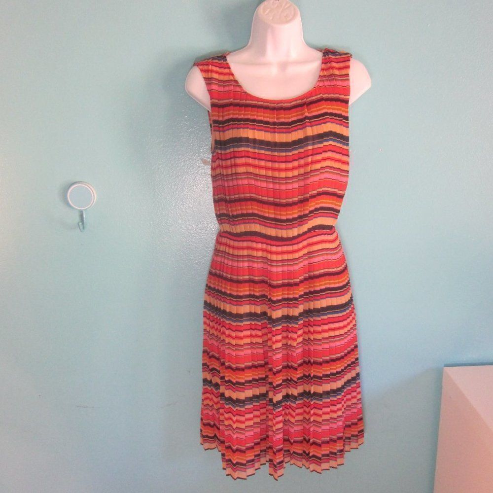 DKNY Size 4 Spring Summer Colorful Striped Knee Length Dress Pleats  Rear Zip